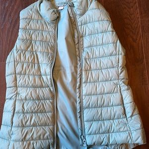Old navy Active green/teal puffer vest. Size M